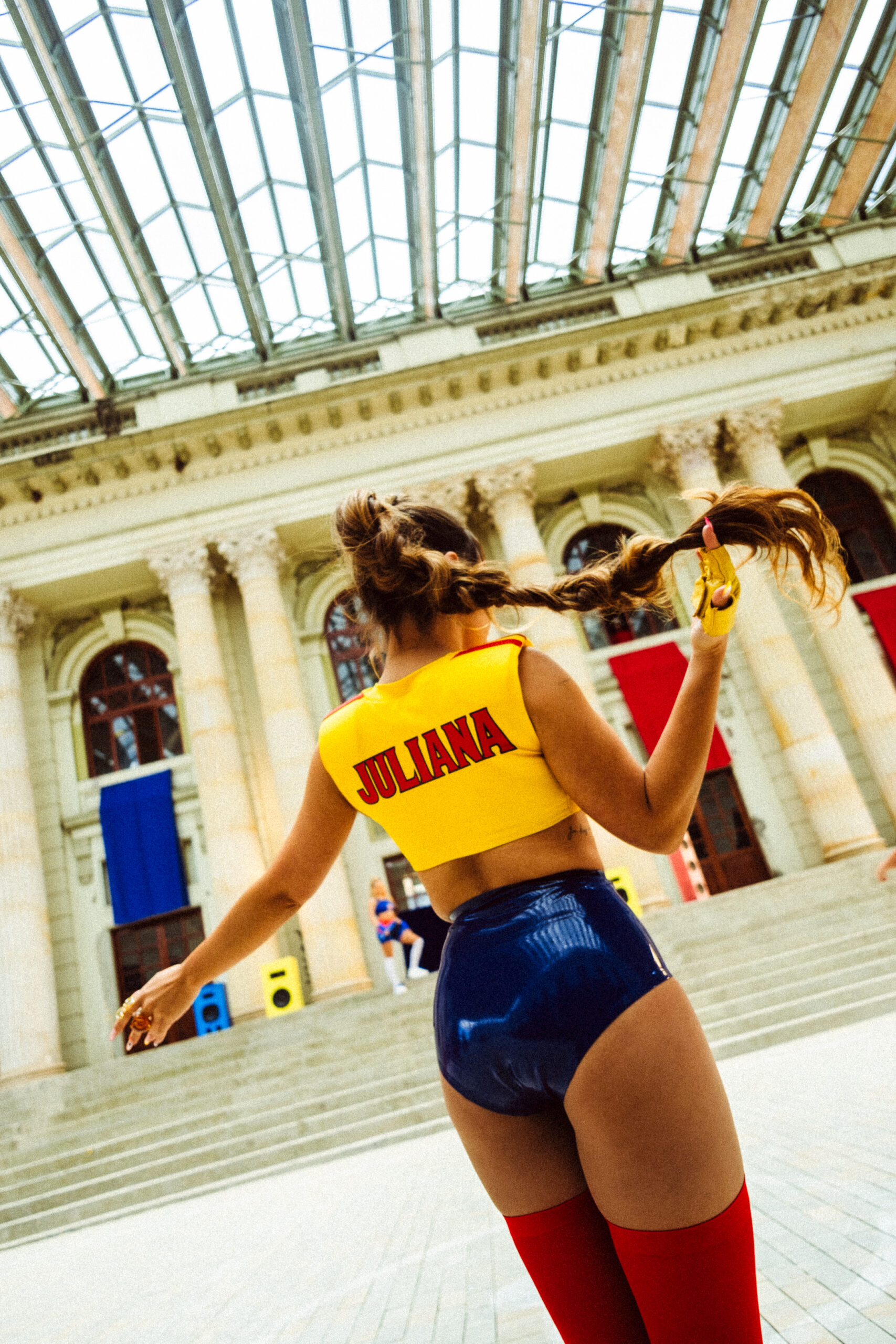 Sin medir distancias - Juliana